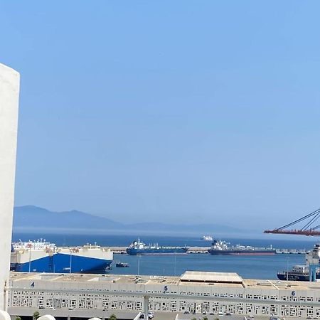 Appartement A Ksar Sghir En Face Du Terminal Passagers De Ferry Port Tanger Med Bagian luar foto