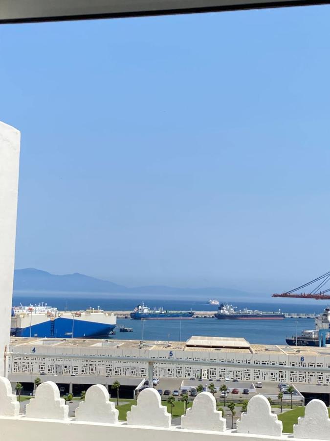 Appartement A Ksar Sghir En Face Du Terminal Passagers De Ferry Port Tanger Med Bagian luar foto